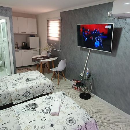 Cozzy Apartment Near The Aiport Podgoriçe Dış mekan fotoğraf