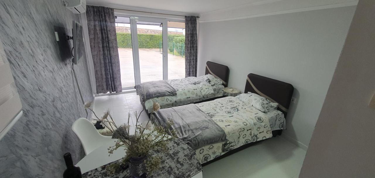 Cozzy Apartment Near The Aiport Podgoriçe Dış mekan fotoğraf