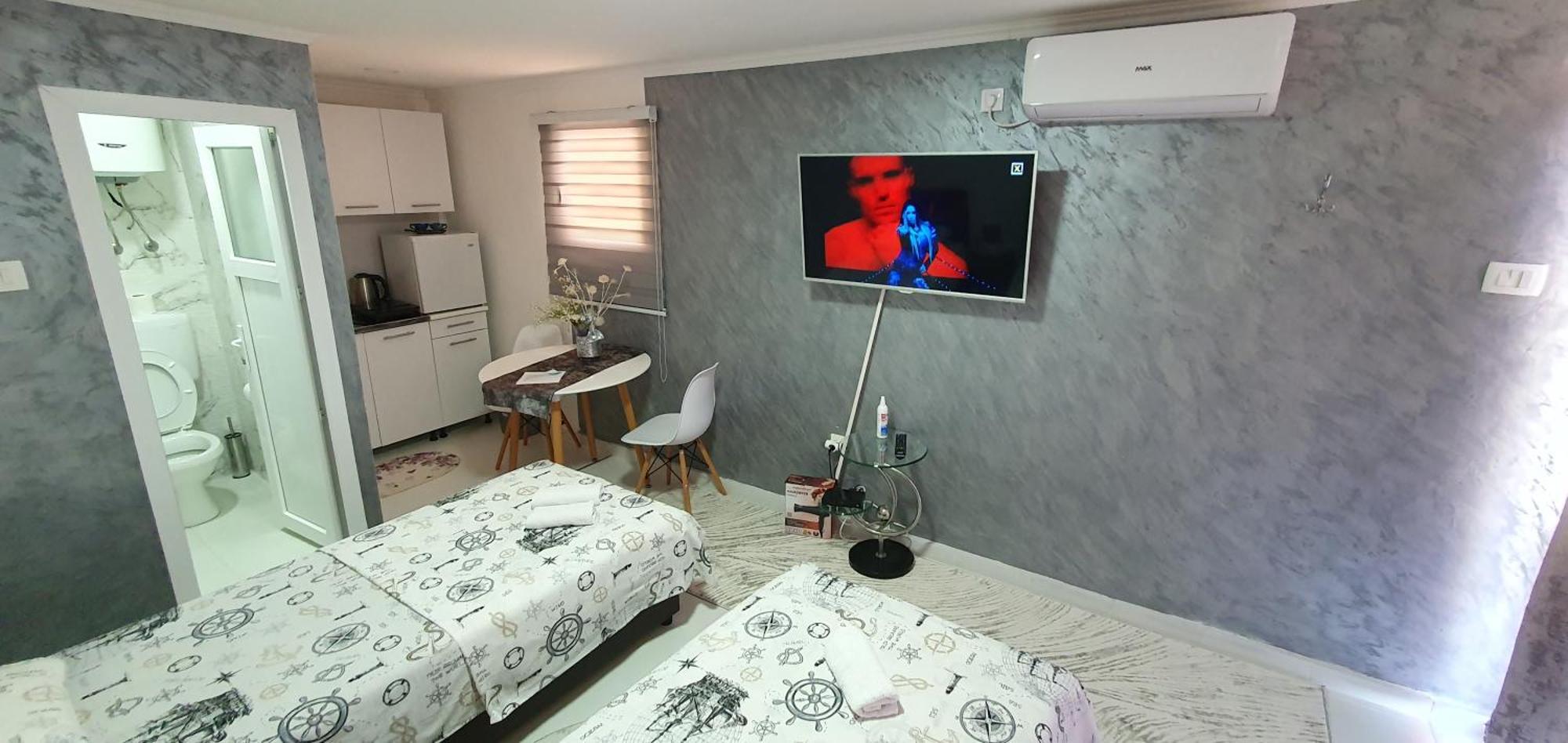 Cozzy Apartment Near The Aiport Podgoriçe Dış mekan fotoğraf